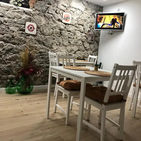 בית הארחה Solidea House *